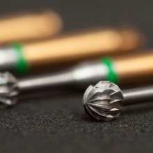 Инструмент твердосплавный, бор, круглый, особо острая крестообразная насечка, тонкая шейка, безвибрационный, H1SEM, Komet Dental