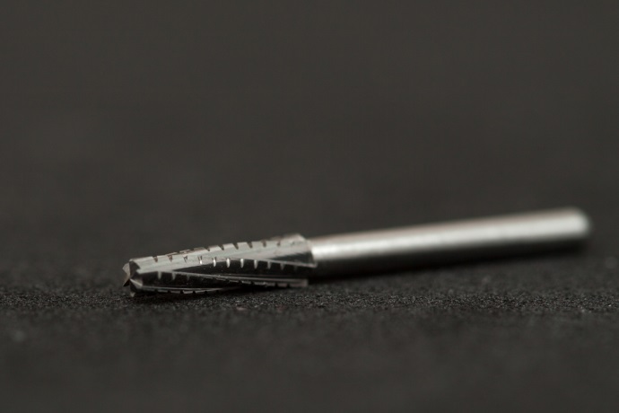 Инструмент твердосплавный, удлиненный конический бор с поперечной насечкой, H33L, Komet Dental