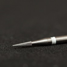 Инструмент твердосплавный, финир, сверхтонкая зернистость, нережущее острие, 30 режущих граней, H133UF, Komet Dental