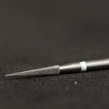 Инструмент твердосплавный, финир, сверхтонкая зернистость, нережущее острие, 30 режущих граней, H135UF, Komet Dental