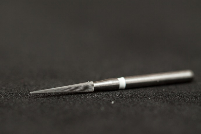 Инструмент твердосплавный, финир, сверхтонкая зернистость, нережущее острие, 30 режущих граней, H135UF, Komet Dental