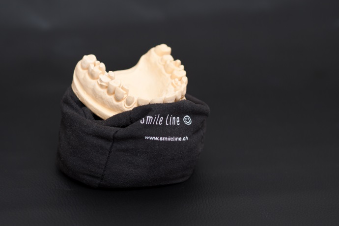 Подушка Hold On, Smile Line