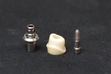 Изготовление индивидуальных абатментов из оксида циркония (IPS e.max ZirCAD) с титановым (Ti) основанием